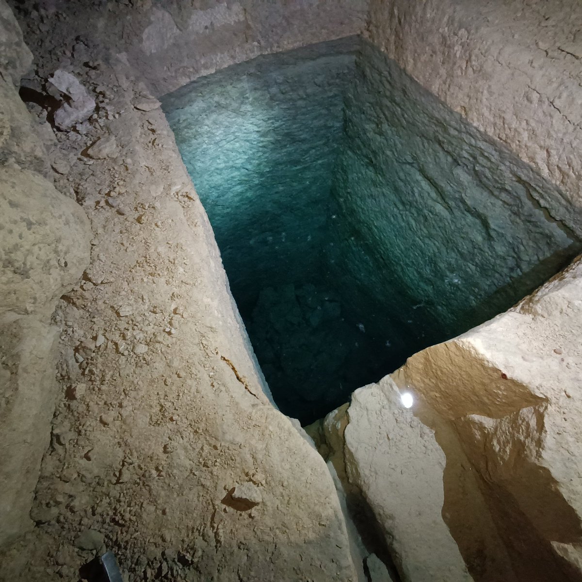 Simple travailleur souterrain tweet media