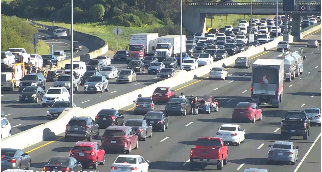 KCBSAMFMTraffic's tweet image. #Berkeley Interstate 80 westbound crash just before Ashby Ave blocking the 2nd lane from the left... traffic is backed up to University Ave. #KCBSTraffic 📸: @CaltransD4