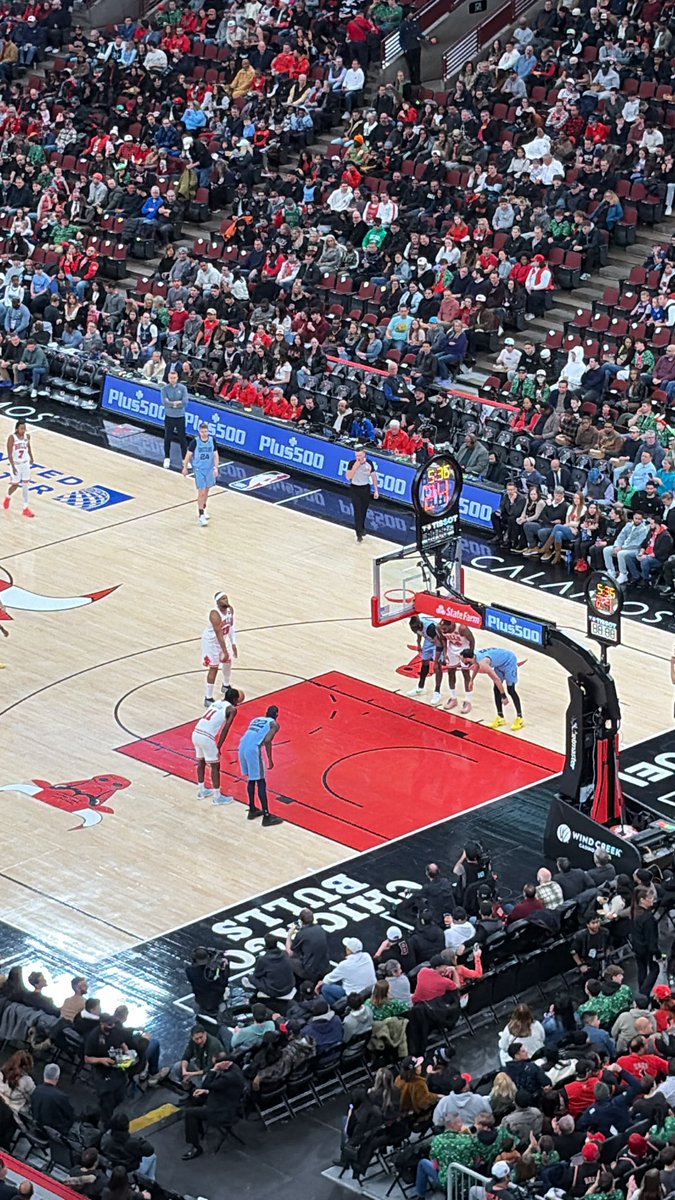 paulzipser16's tweet image. MVP chants have erupted #yabu