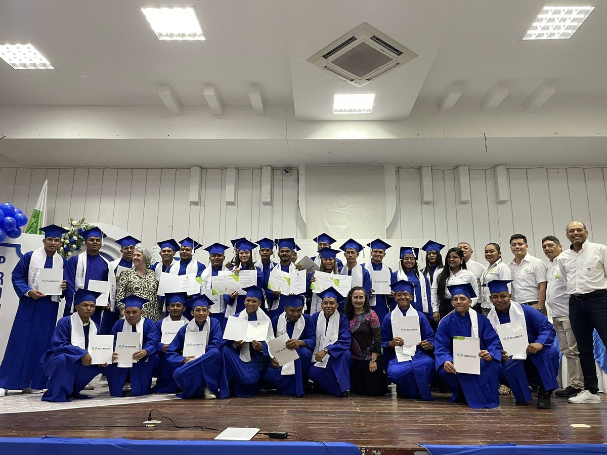 CJCForg's tweet photo. 59 jóvenes de nuestro programa #RutaMotor se graduaron en #LaGuajira y #Cesar en programas técnicos del #SENA.

Gracias a la Fundación Neme, CHM Minería y al apoyo de la Embajada de Suecia 🇸🇪.

📸 Mira los momentos de esta graduación.

#Antioquia #Juventud #Colombia  #Estudio https://t.co/lJJZZyIQdz