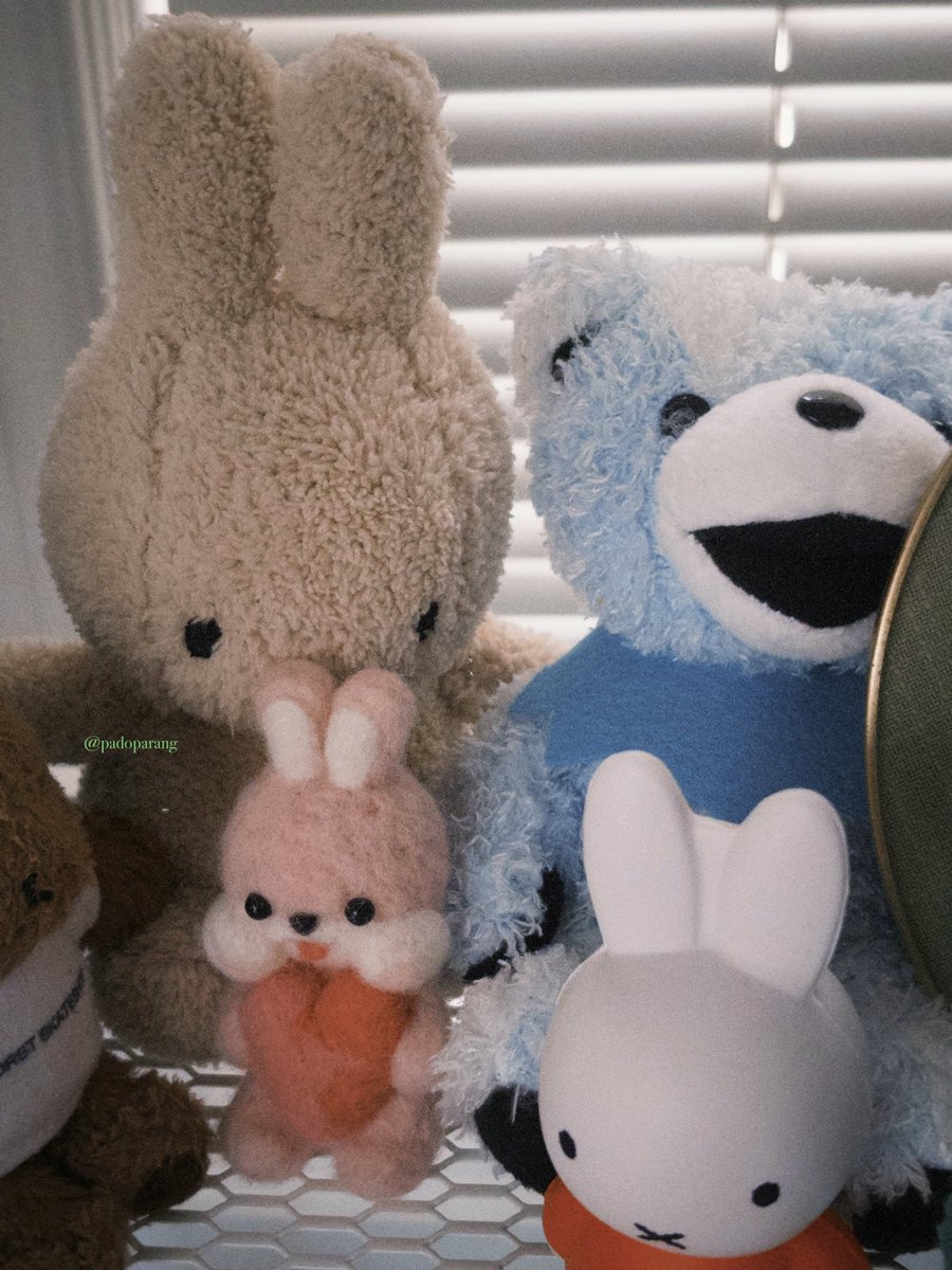 📸 새로운 필카 장만한 썰 푼다

뻥이고,
모두 앱으로 찍었슨

필카 흉내만 내는 필터, 앱만 쓰다가 우연히 발견한 앱인데,  실제 필카로 찍은 거랑 비교했을 때 더 예뻤던 경험이 많아서 소개해 드리려고 합니다

필카 챙기는 것 깜빡하거나 입문하고 싶은 레이디들 다 모여 🍀 필카 6년차인 저를