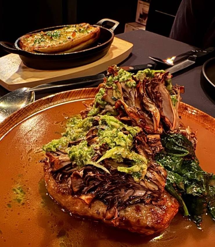 EllaAgnesa's tweet photo. went to my favorite restaurant today, but I felt the dishes were a little on the greasy side. It was the perfect opportunity to try the sake a friend just gave me https://t.co/4Ril0YpafH