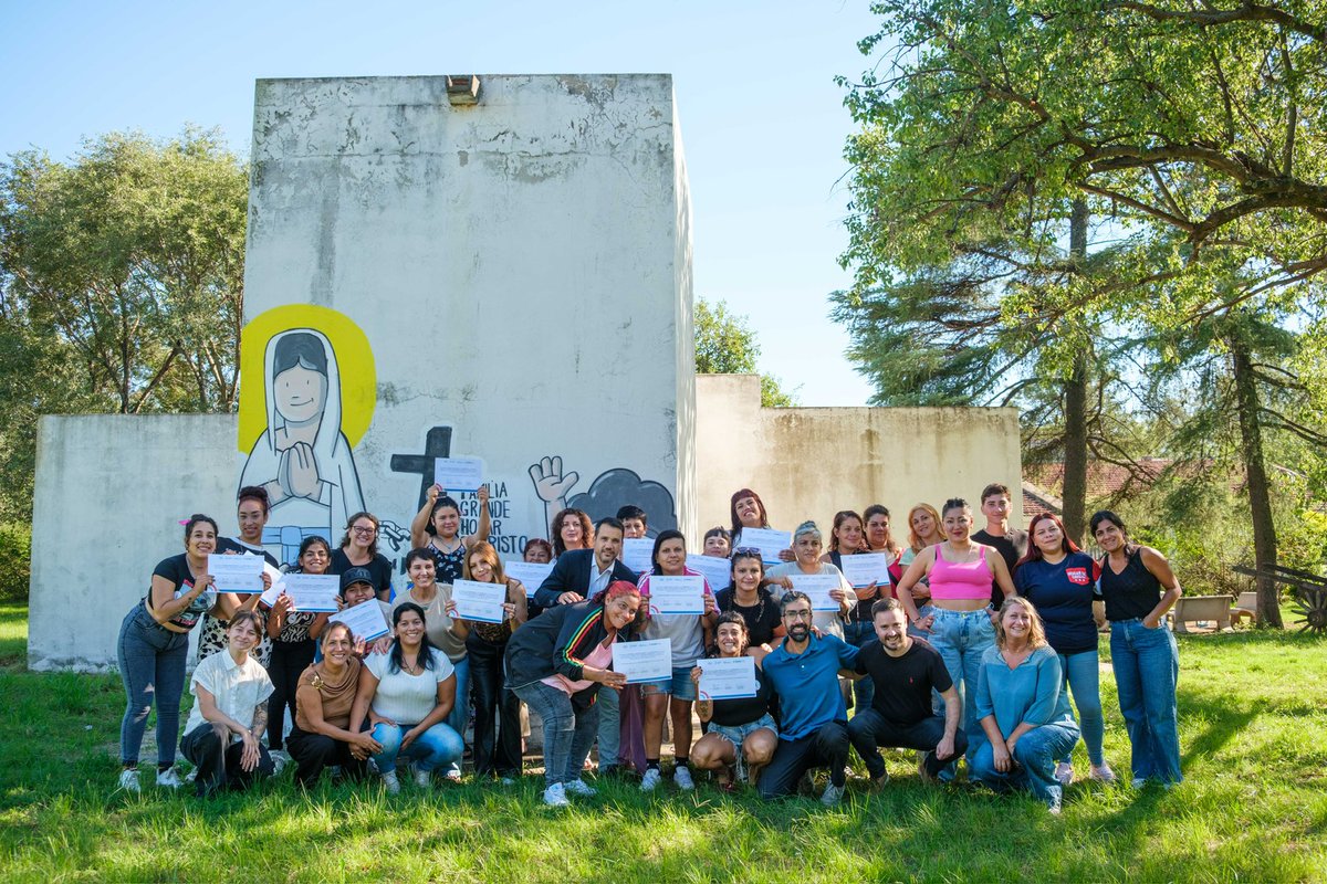 Hay momentos que emocionan y que también nos recuerdan por qué hacemos lo que hacemos❤️

Hoy compartimos una jornada muy especial en la Granja Virgen de Lourdes, acompañando a mujeres que están haciendo un enorme esfuerzo por volver a empezar.

Detrás de cada certificado hay