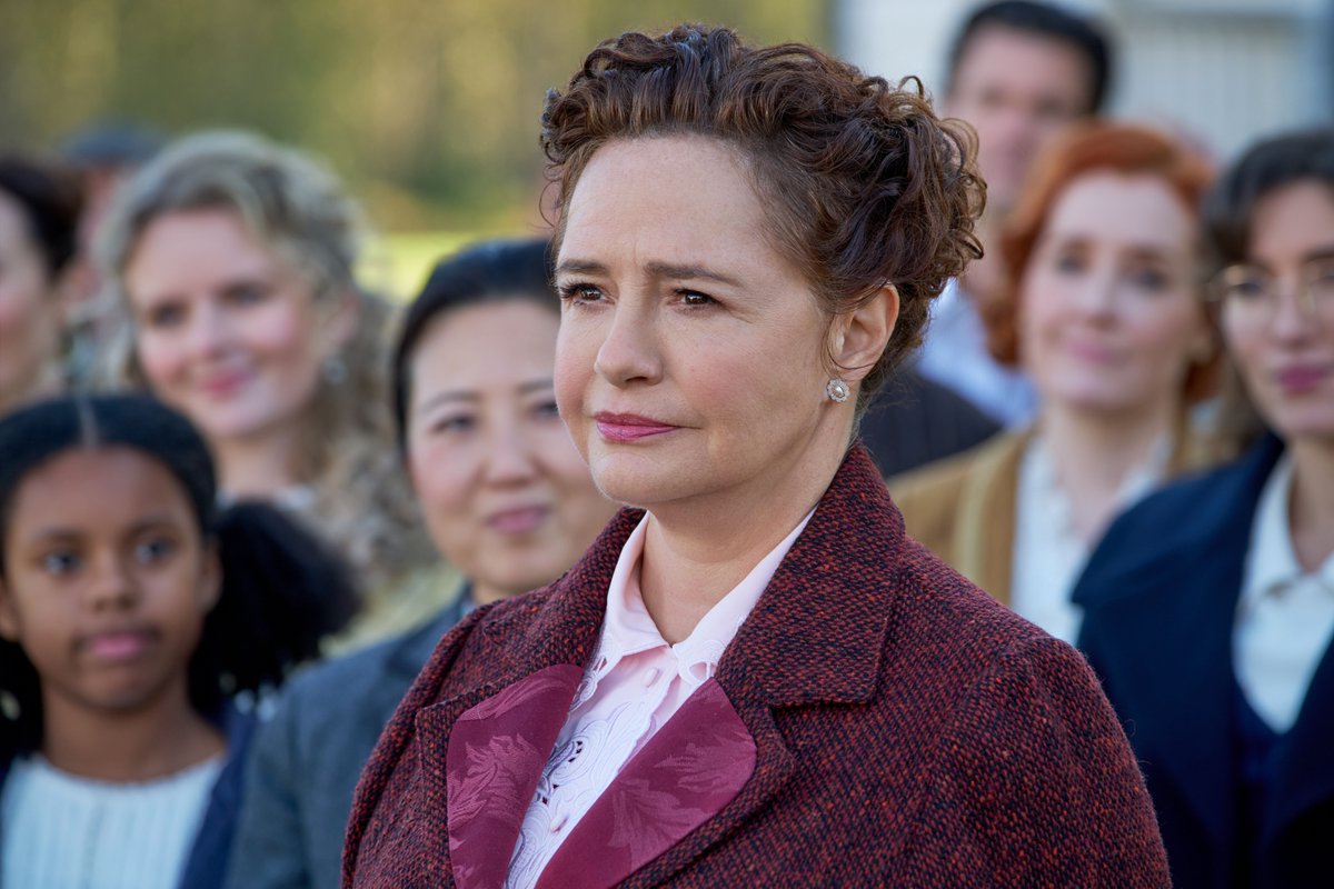 When Calls the Heart tweet media