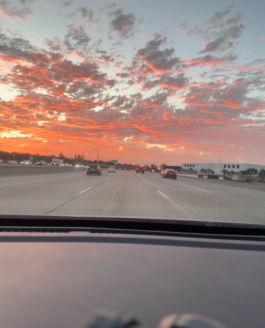 Hy_tc1's tweet photo. It seems to be all over Los Angeles and Orange County even being stuck in traffic feels romantic!
#BeautifulSunset #FieryClouds #SunsetGlow #PicturesqueSunset #California #OrangeCounty #AfterSunset #CaliforniaLife https://t.co/OjmH4RVuf7