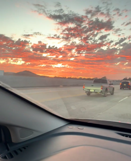 Hy_tc1's tweet photo. It seems to be all over Los Angeles and Orange County even being stuck in traffic feels romantic!
#BeautifulSunset #FieryClouds #SunsetGlow #PicturesqueSunset #California #OrangeCounty #AfterSunset #CaliforniaLife https://t.co/OjmH4RVuf7