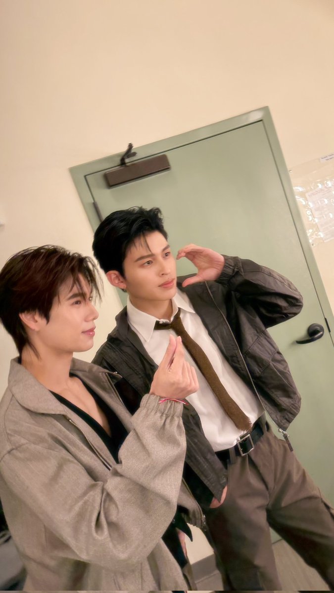 ส่งใจโซคิวท์ 🫶🏻🫰🏻

📸 IGs : boydtuan_

PONDPHUWIN FANDAY IN LA

#PPWExLA
#GMMTVFANDAY29
#ปอนด์ภูวินทร์ #PondPhuwin