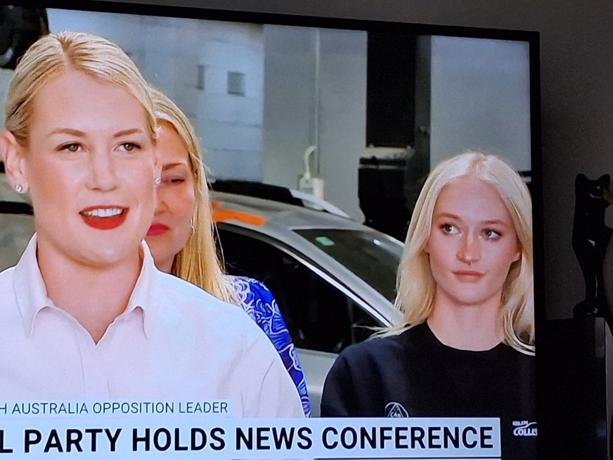 Ashley Greene tweet media