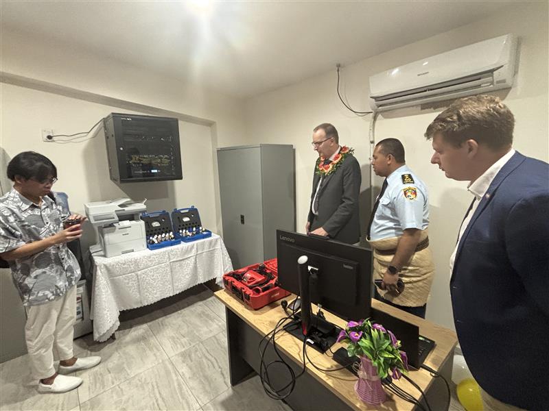 UK in Tonga tweet media