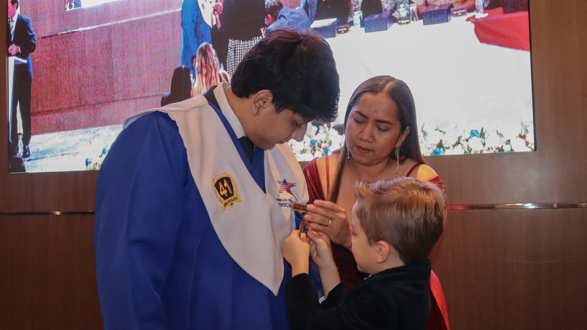 UEAS_GYE's tweet photo. Una ceremonia especial: Incorporación de nuestra XLI Promoción de Bachilleres #UEAS. 🎓
Una noche maravillosa donde el verdadero título es la satisfacción de haber cumplido una meta, cerrar un ciclo y preparar una nueva etapa en la vida. ✨ https://t.co/u7l0zo2QwO
