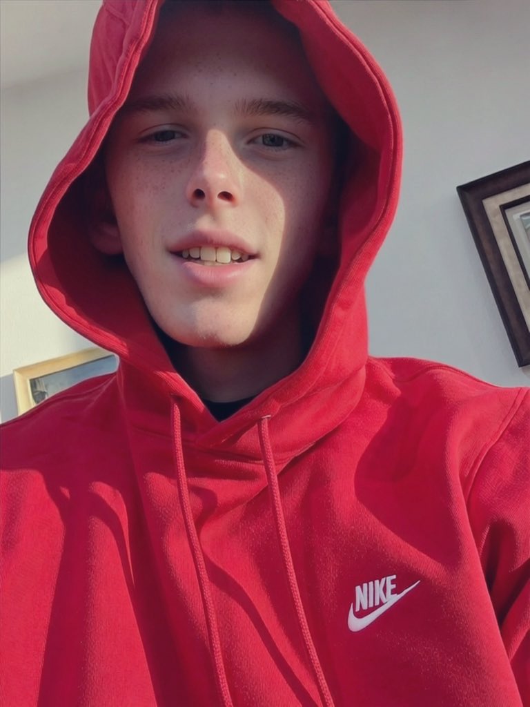 a a r o n tweet media