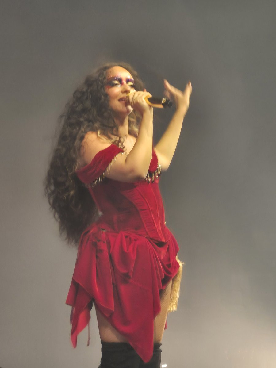 I SAW JADE LIVE, SHE'S A STAR, SHE'S A QUEEN, SHE'S A GODDESS