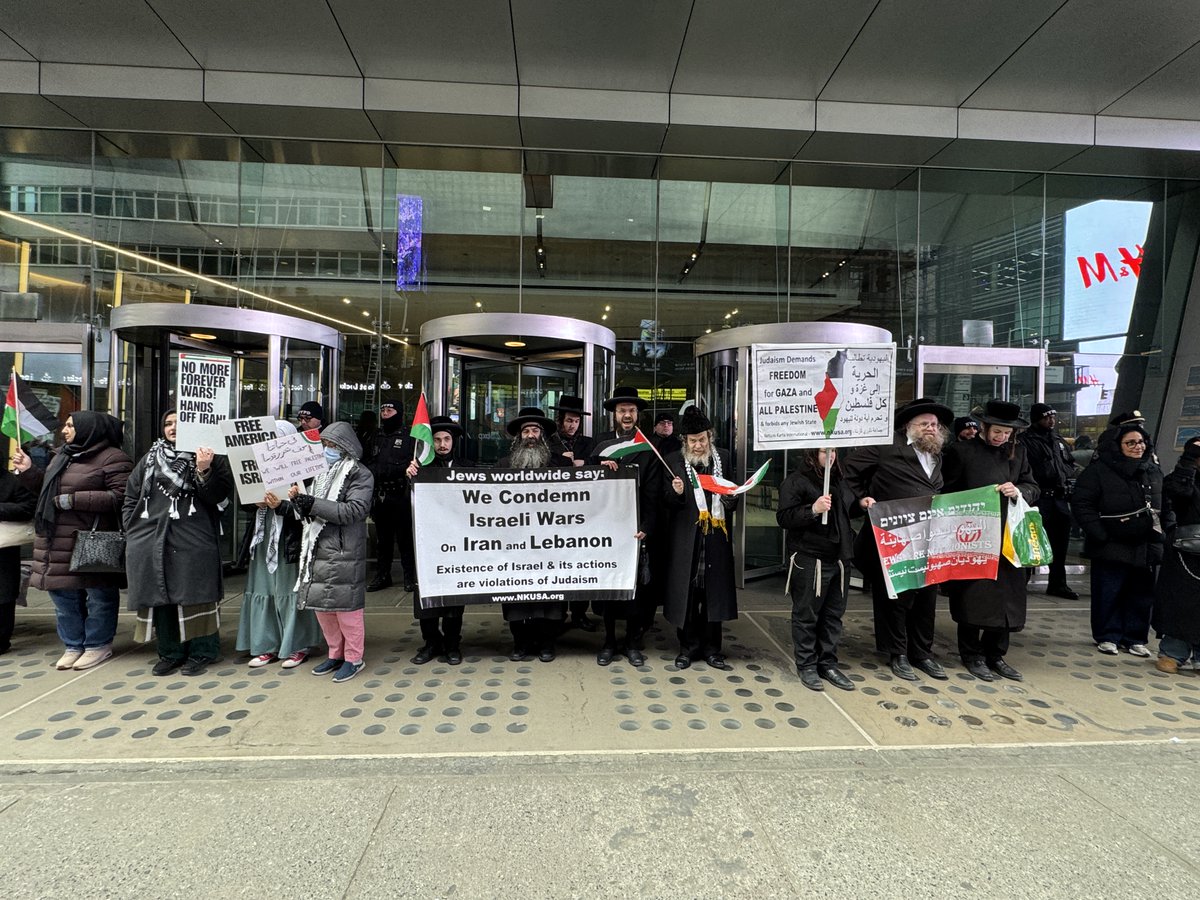NetureiKarta's tweet image. #Jews joining hundreds at the #Qudsday protest in #Timessquare, condemning the #Zionist war on #Iran and showing solidarity with #Palestine and Iran, on Friday, March 13, 2026.