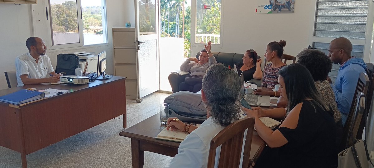 AbreusGlez's tweet photo. Se desarrolló hoy el entrenamiento: La gestión de la internacionalización en la UCf: actualización necesaria; dirigida por nuestro director el Dr. C. Adrian Abreus  González
Participaron los #decanos de las facultades en @ucfgos y el vicerrector de investigación y posgrado. https://t.co/mZRHIEsD6M
