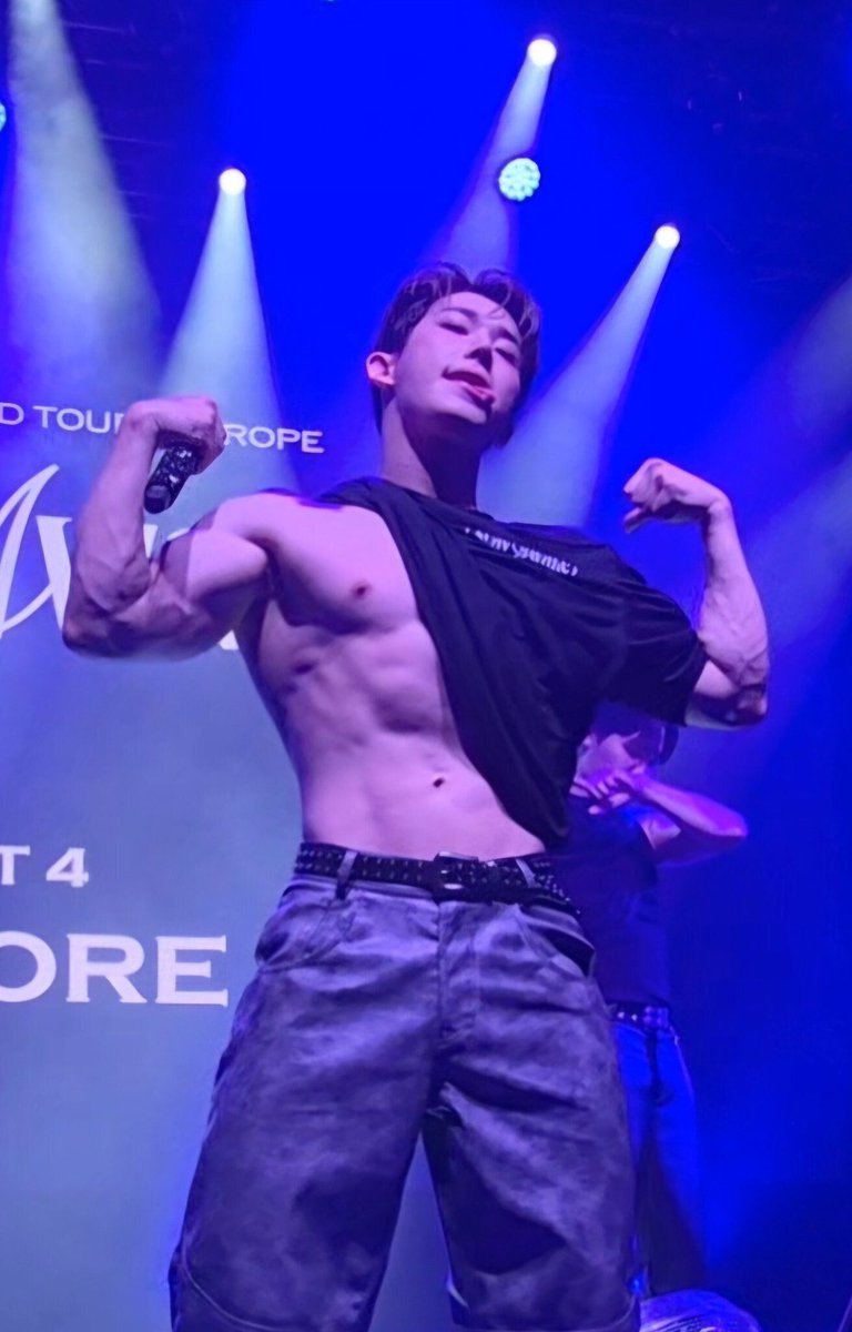 flexingidol's tweet photo. WONHO https://t.co/ADBFzk6IrI
