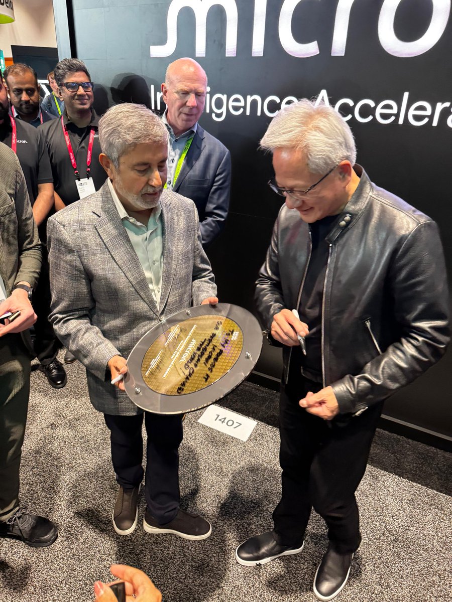 austinsemis's tweet photo. JENSEN TO MICRON CEO: To my friends at Micron. Our partnership changed the world. Industry’s fastest HBM4 delivered to NVIDIA.

Seems like Micron HBM4 is a go. 
$MU $NVDA @MicronTech @NVIDIAGTC https://t.co/WClrH3vslA