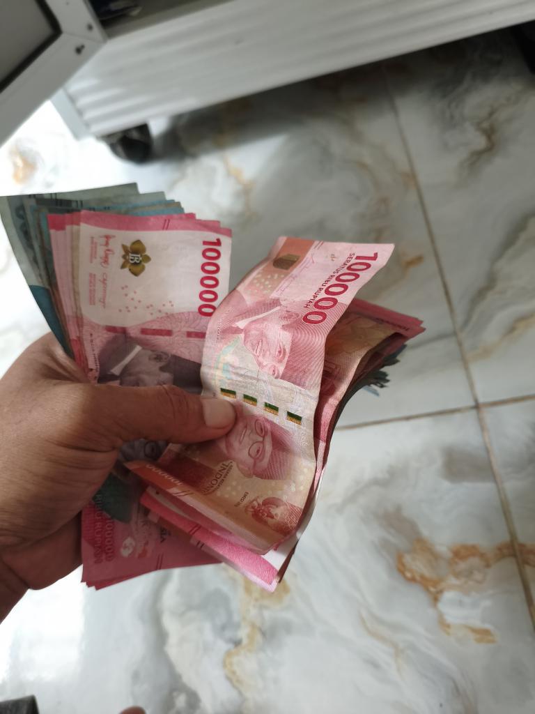 rafffiun's tweet photo. Bayar pajak https://t.co/BA2egO7KSK