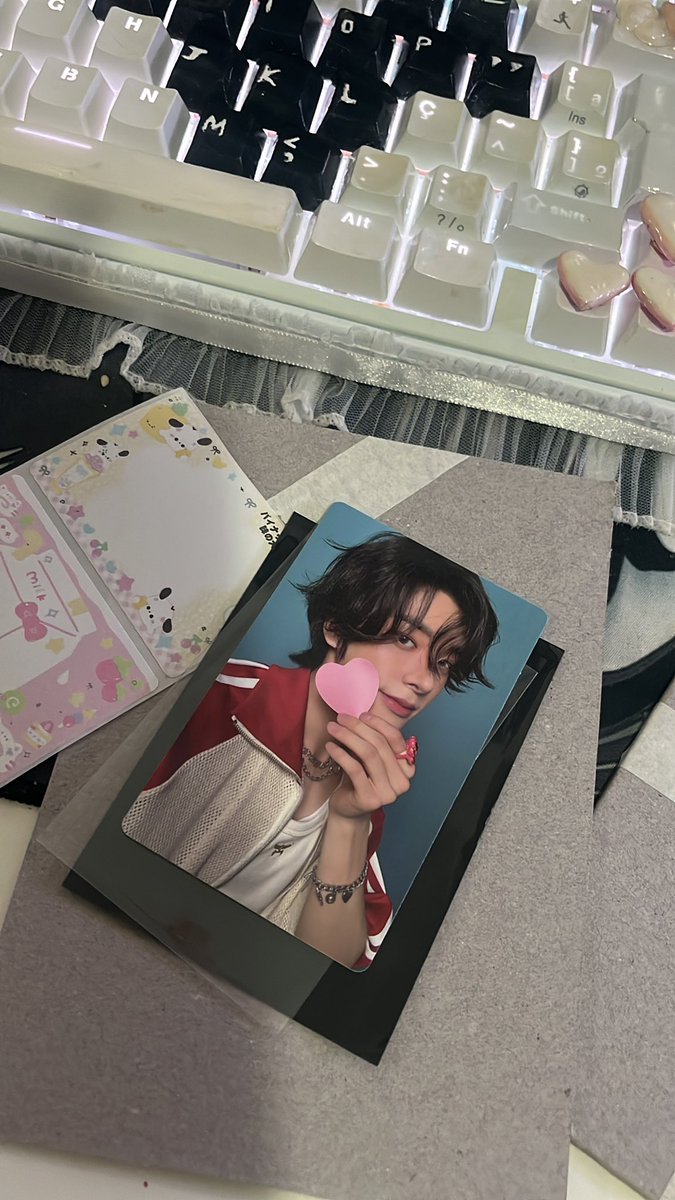 Feedback super positivo para <a href="/moonarcheryzz/">moon archery</a> ela foi super transparente sobre tudo e o processo de compra é muito tranquilo, obrigada! 

RESPECT THE ARTISTS WHO BUILT YOUR EMPIRE
#LET_HEESEUNG_DO_BOTH
#RESPECT_ENHYPEN
#ENHYPEN_IS_7