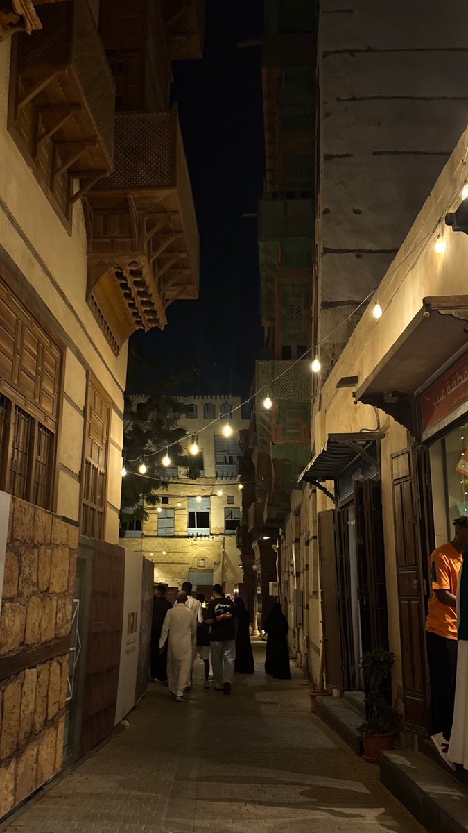 iifxat's tweet photo. لـيـالـي رمـضـان 
فـي الـبـلـد 🪄🌙📿 https://t.co/B9kPt250KT