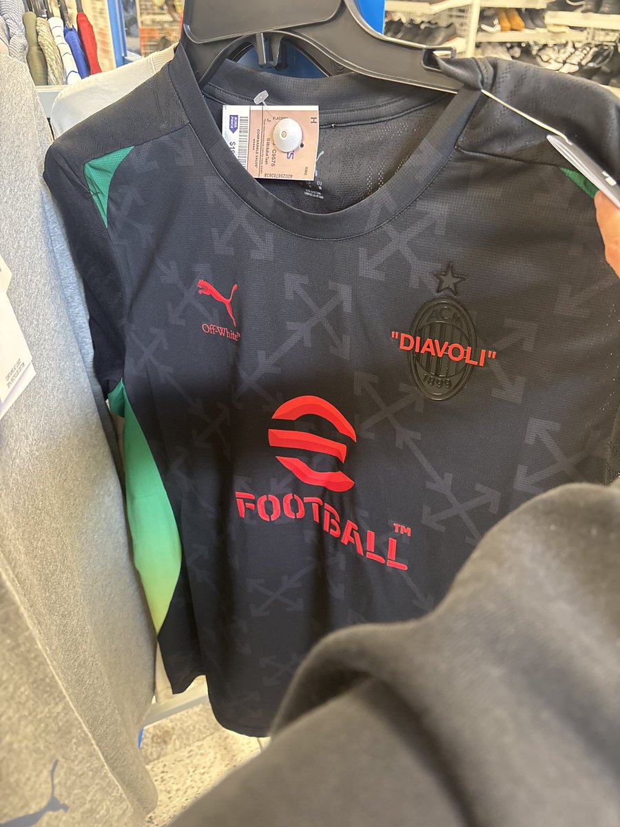 Tuesday ☠︎ tweet media