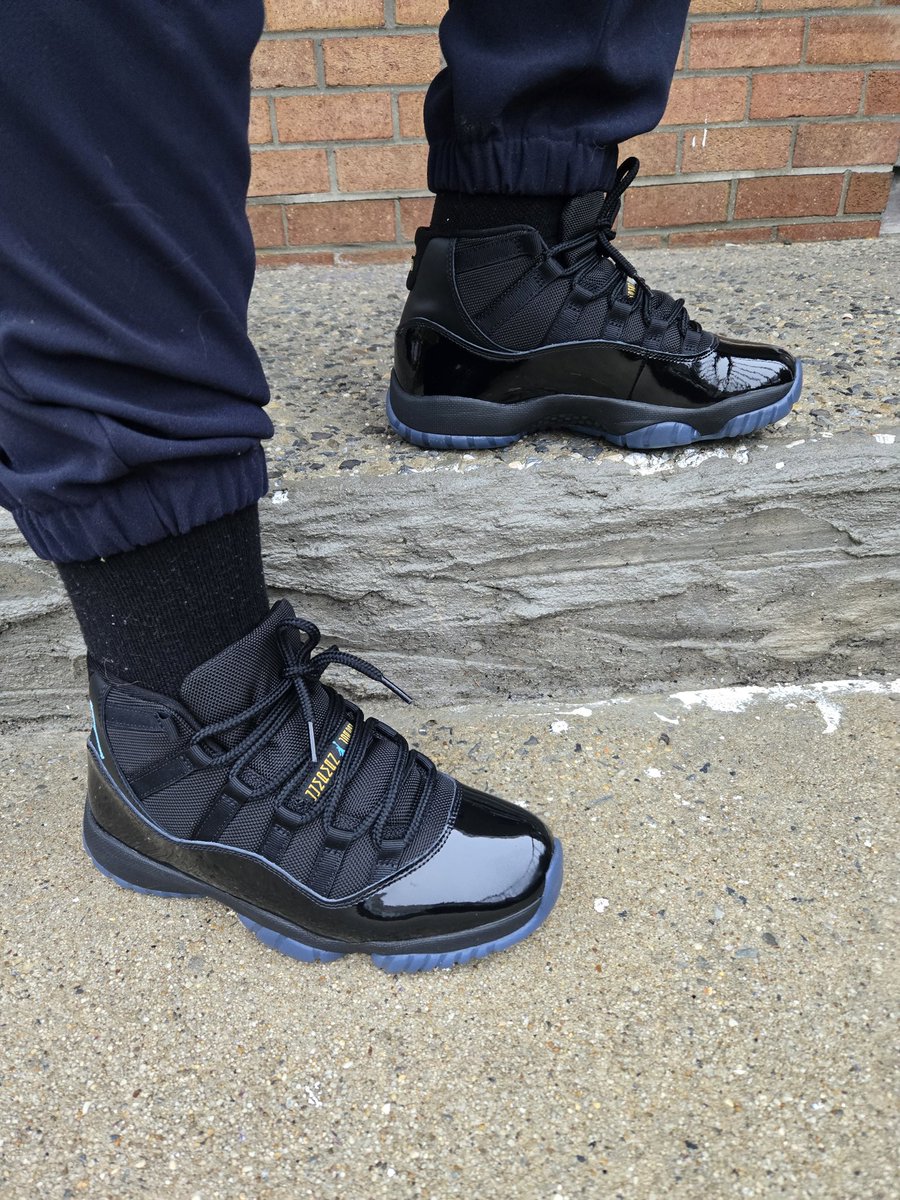 trudyspeaks's tweet photo. 👟: Jordan 11s 'Gamma'
#inmyjs #jordandepot #jumpman23 #airjordanretros #aj11squad #jordan11squad #mjmondays #checksoverstripes #SNKRSKICKCHECK #snkrsliveheatingup #kotd #unboxedapp #femalesneakerhead #Jumpman https://t.co/x3wXTYKcDA