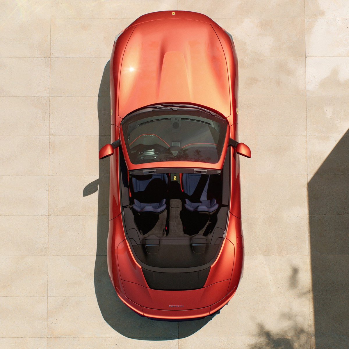 #Ferrari presentó el nuevo Ferrari #AmalfiSpider, un descapotable con motor V8 biturbo de 640 hp que reemplaza al #FerrariRoma Spider. Acelera de 0 a 100 km/h en 3.3 segundos y alcanza 320 km/h. 
<a href="/FerrariMexico/">Ferrari México</a> #Superdeportivos #AmalfiSpider