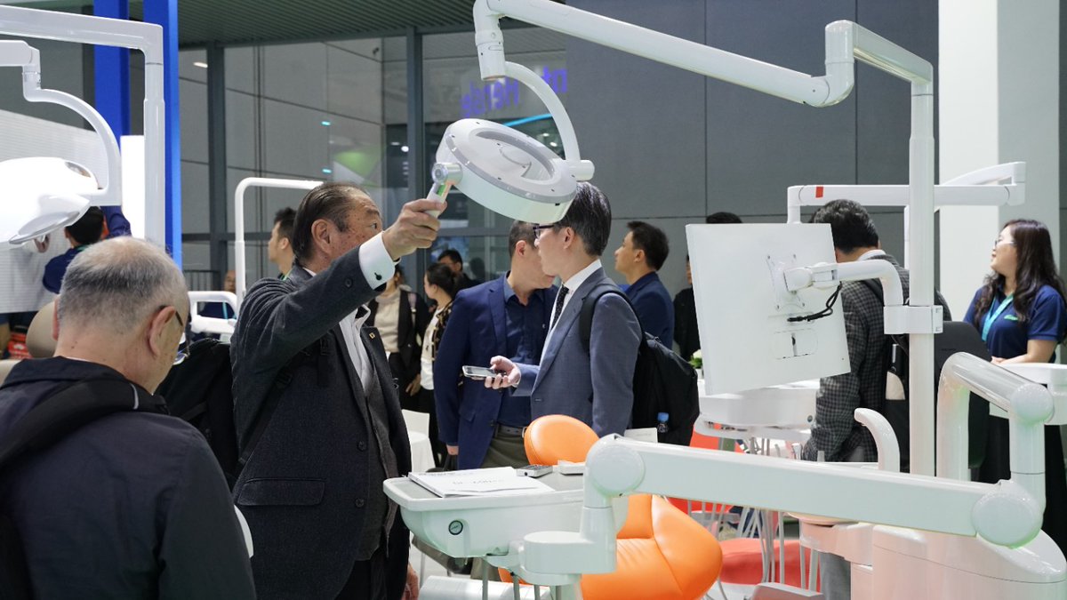 Hensles2025's tweet image. Hensles Expo Booth Highlights! 20+ years Belmont China partner, 90%+ public hospital clients. 
Medical-grade dental equipment &amp;amp; customizable edge banding available. 
🌍 hensles.com
#DentalSolutions #Hensles #BelmontPartner