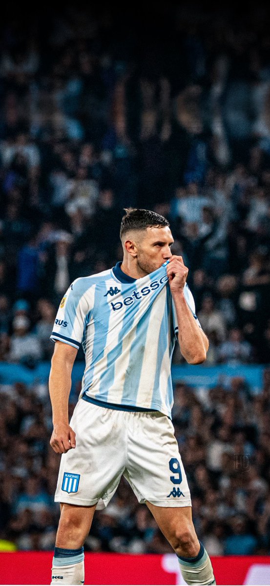 HDRacingClub's tweet photo. EL ÚLTIMO ESCUDO QUE BESARÁ. https://t.co/zSXkuIkAnZ
