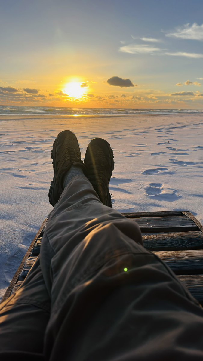 Leggy side of Rockski tweet media