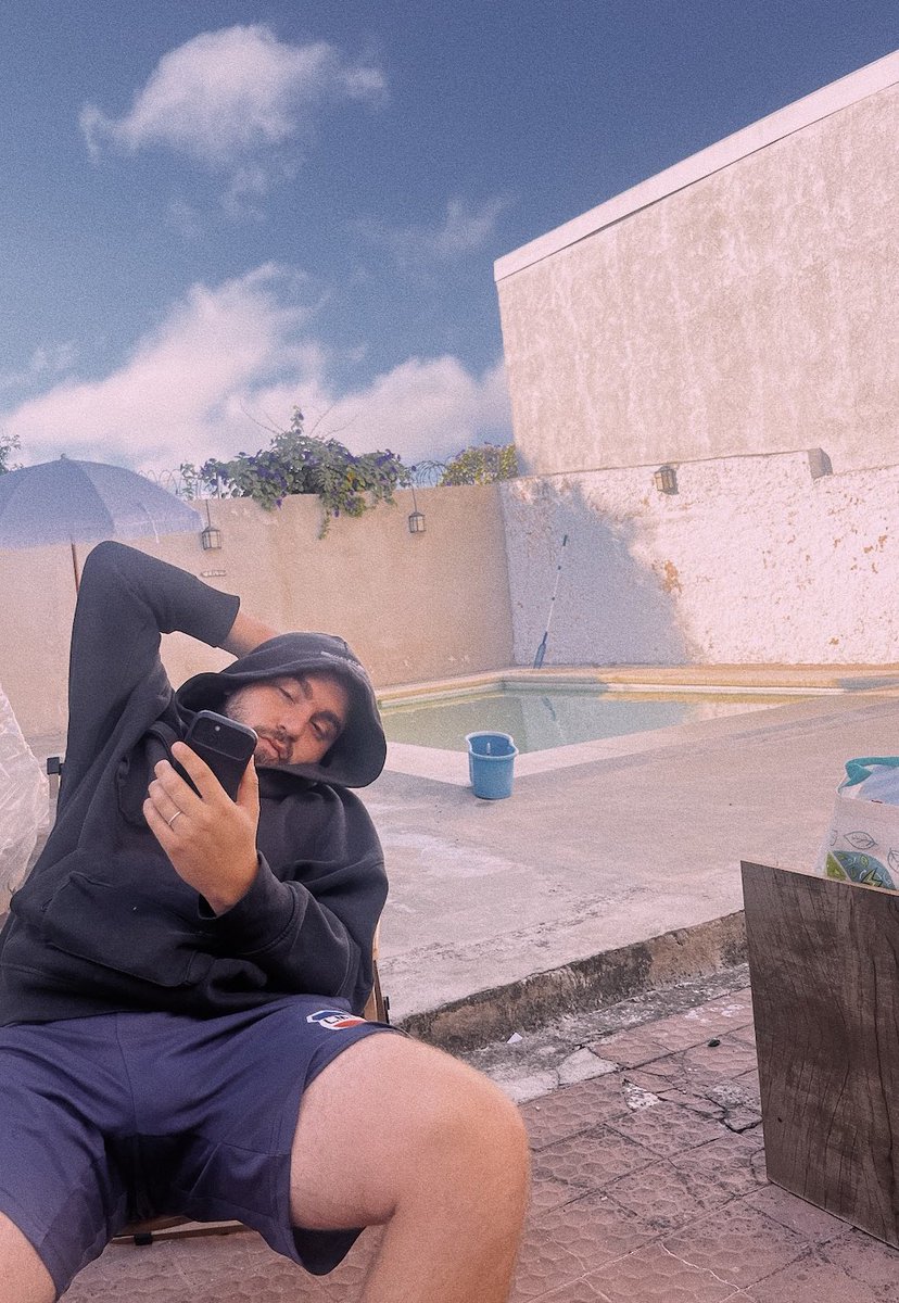 𝚅𝚎𝚛𝚘𝚗𝚒𝚌𝚊. tweet media