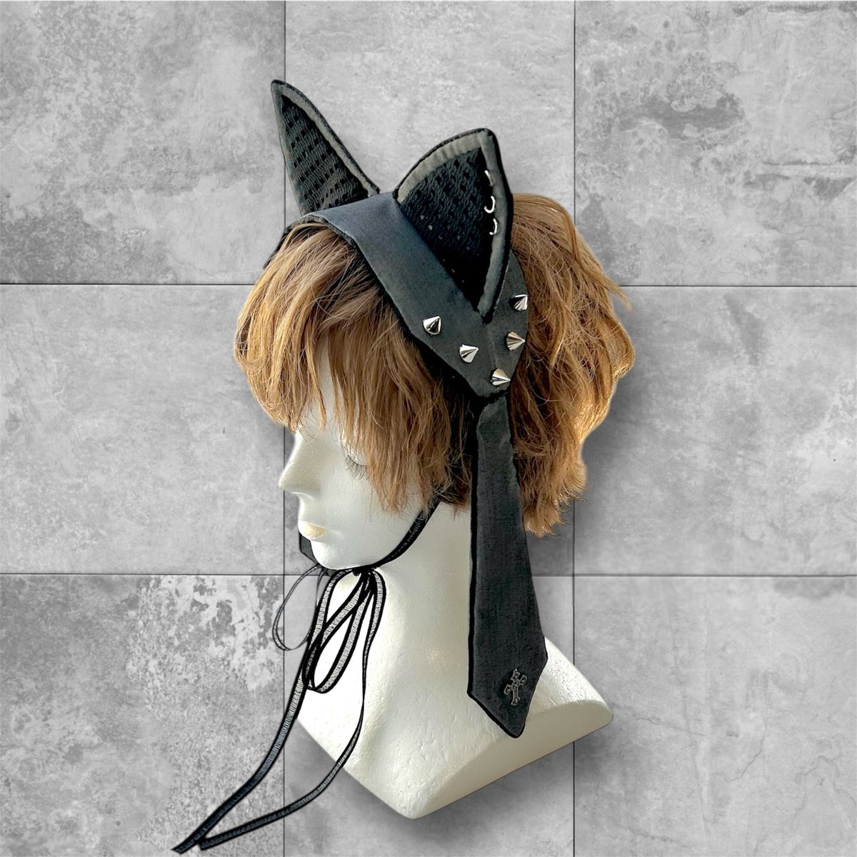 パンクな猫耳ヘドレ
全体に施したパイピングが
手縫いでなので😂時間とられて
今回は1点のみの出品になりました
ちょっと再検討して
また挑戦します

#GLM14 #ゴスロリマーケット