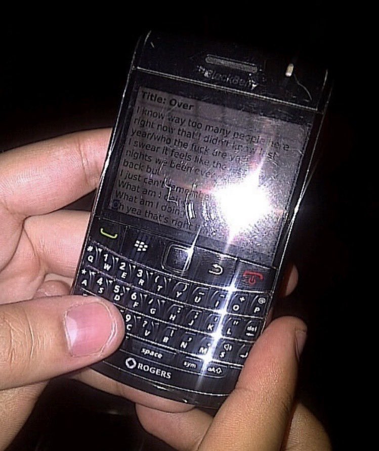 coolmike00's tweet image. So Drake was actually writing all his songs on a Blackberry 🥶

This is him Over from “Thank me Later”🔥