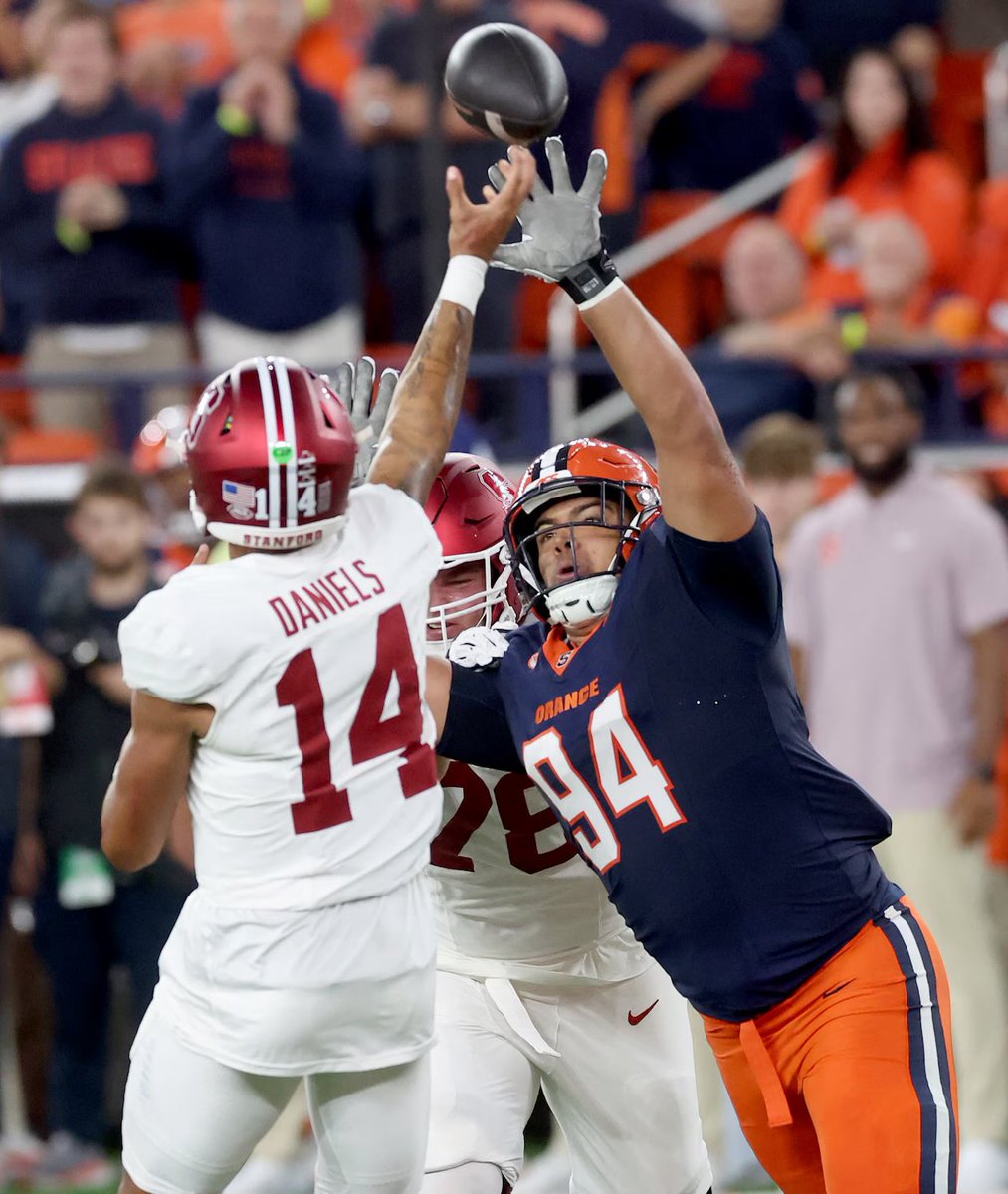 TheexoticFlock's tweet photo. What about Kevin Jobity Jr for 7th round sleeper pick or UDFA from Syracuse runs a 4.8 40 300lbs Dtackle Versatile Edge 👀👀👀 #ravensflock  @IngravenVids @ZFARM_ @michaelps2k ???!? https://t.co/OrQ0oSIULl
