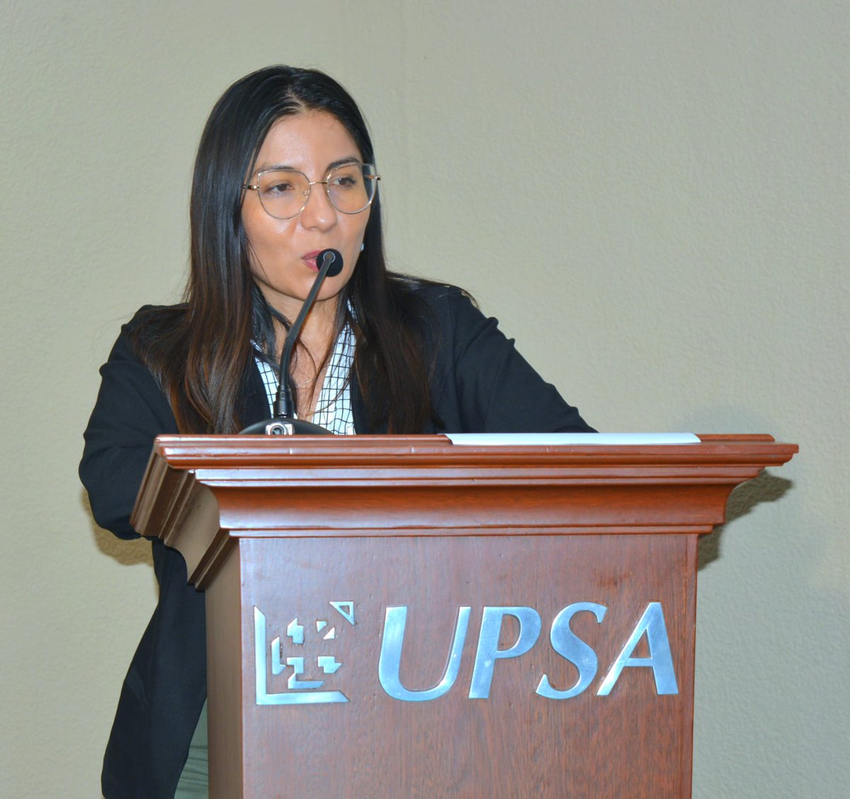 AmbienteyAgua's tweet image. #FexpoAgua2026 | La viceministra de Recursos Hídricos, Riego, Agua Potable y Saneamiento Básico, Viviana Mariscal Montaño, participó en la clausura del taller práctico “Elaboración Técnica del Plan Estratégico de Sostenibilidad de Fuentes de Agua”. 
#SiempreBolivia #EPSAS