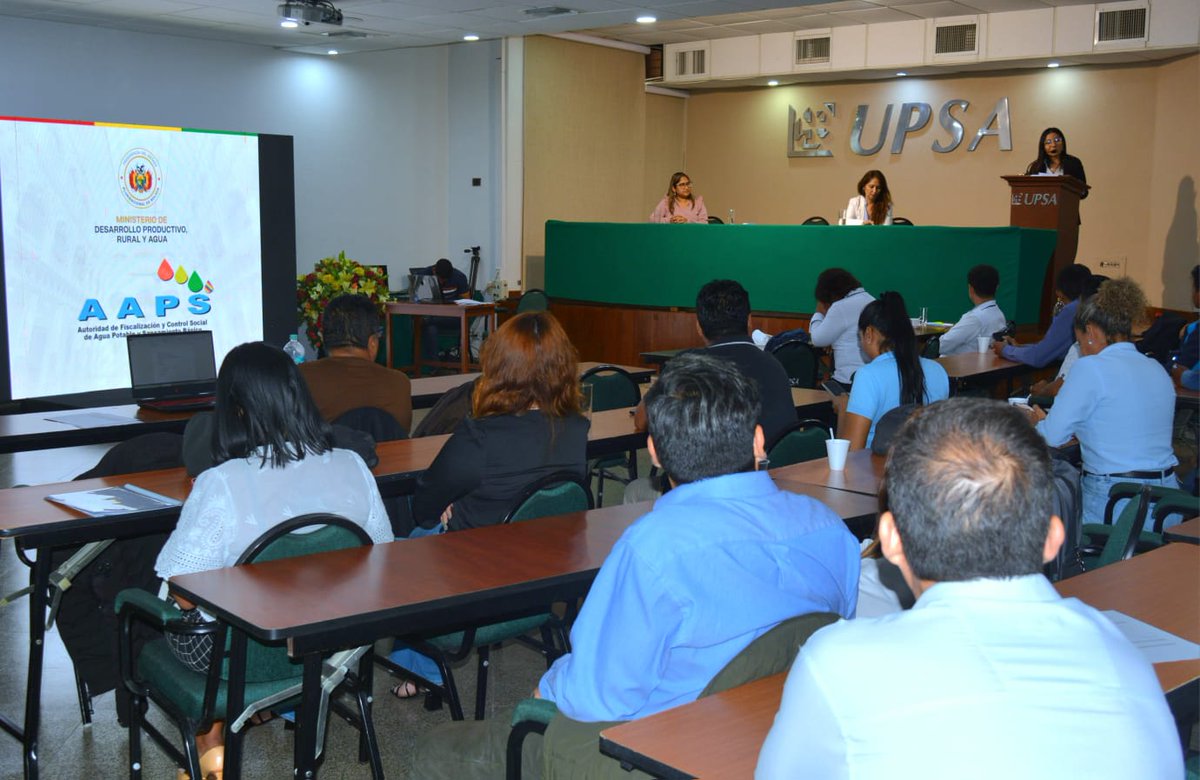 AmbienteyAgua's tweet image. #FexpoAgua2026 | La viceministra de Recursos Hídricos, Riego, Agua Potable y Saneamiento Básico, Viviana Mariscal Montaño, participó en la clausura del taller práctico “Elaboración Técnica del Plan Estratégico de Sostenibilidad de Fuentes de Agua”. 
#SiempreBolivia #EPSAS