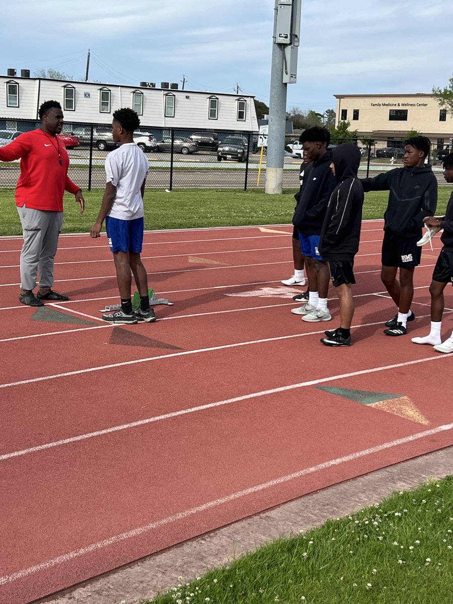 North Shore Track & Field tweet media