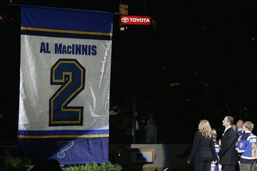 mikecommito's tweet image. 20 years ago today, the @StLouisBlues raised Al MacInnis's No. 2 to the rafters #Hockey365 #StlBlues