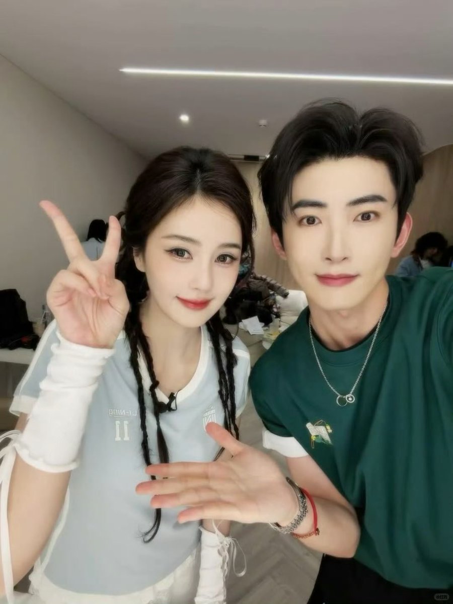 mcg_cg's tweet photo. #YangGen's XHS Update: Live Photos Featuring Bai Lu 

She's a beautiful, adorable little "bun"!

 (He always takes selfies w/ #BaiLu and I love it) https://t.co/2ghPzEyo1e