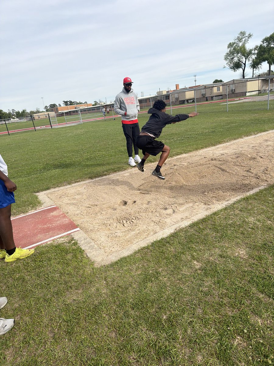 North Shore Track & Field tweet media