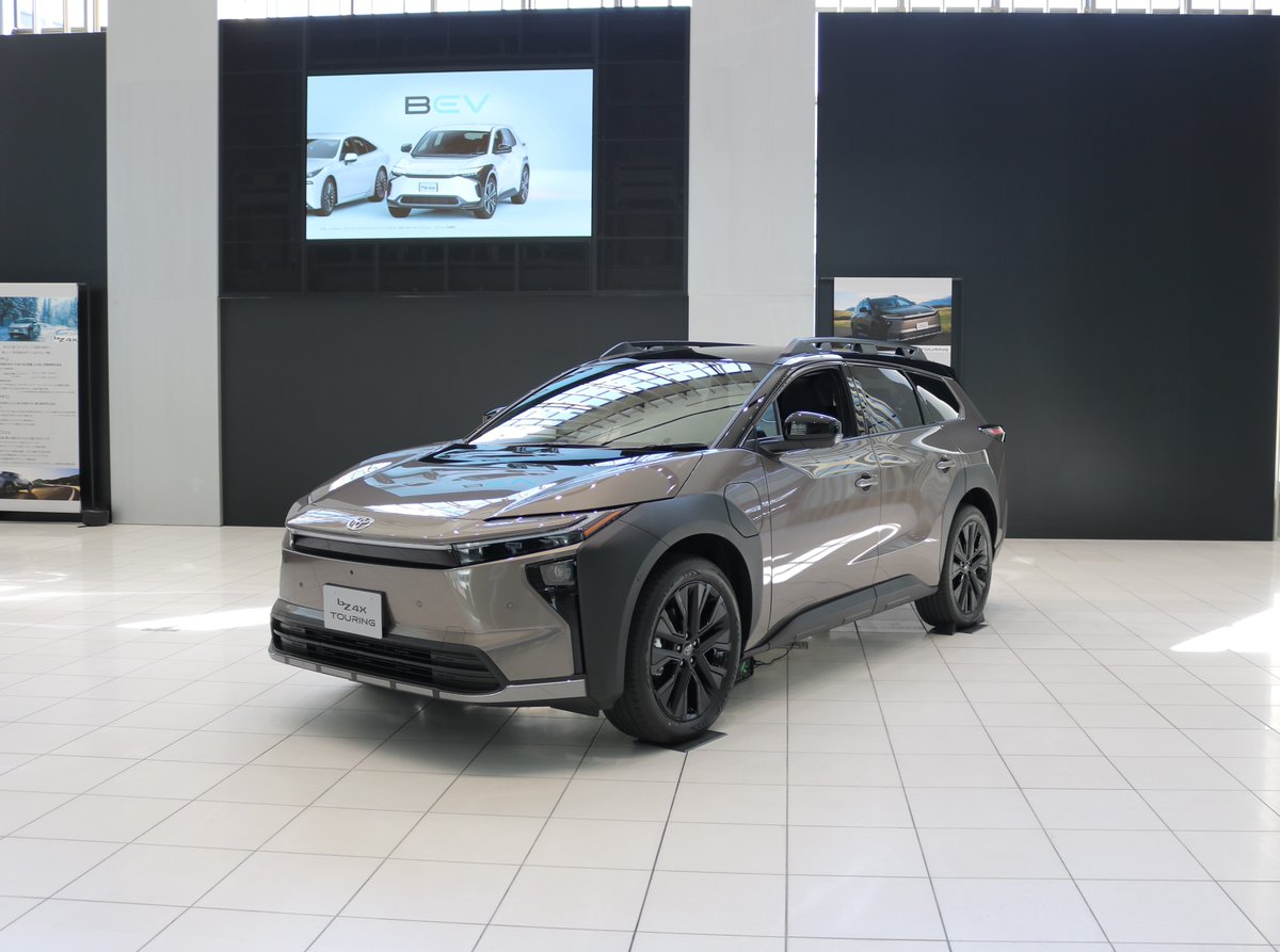 toyota_kaikan's tweet photo. いいと思うには、見た目以上の理由がある。
どれだけ暮らしになじんでいるか、地球との関係、移動を快適にする加速力や、積載性。この時代だから、実用派のBEV。bZ4X Touring展示開始。
トヨタ会館でご覧ください。

#bZ4X
#bZ4XTouring
#マルチパスウェイ https://t.co/7ZL4AYmTro