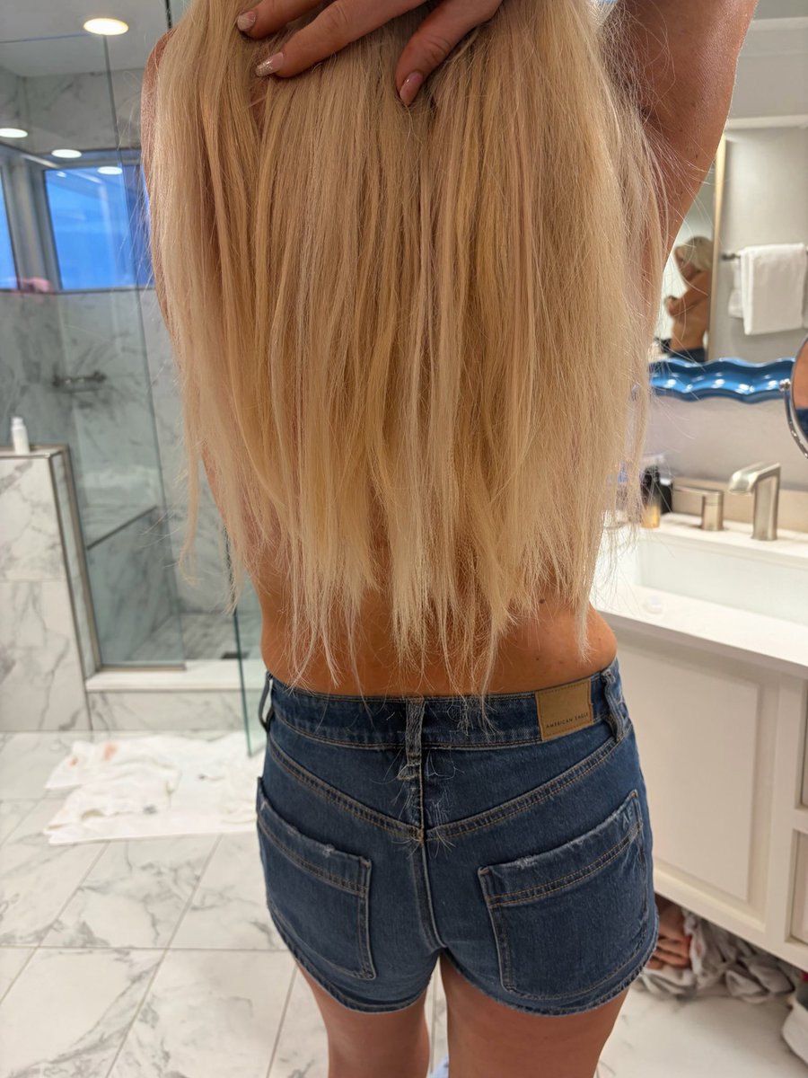 DakotaGraves's tweet photo. #Blondesmorefun #Hairfordays https://t.co/TPEeHrkdwq