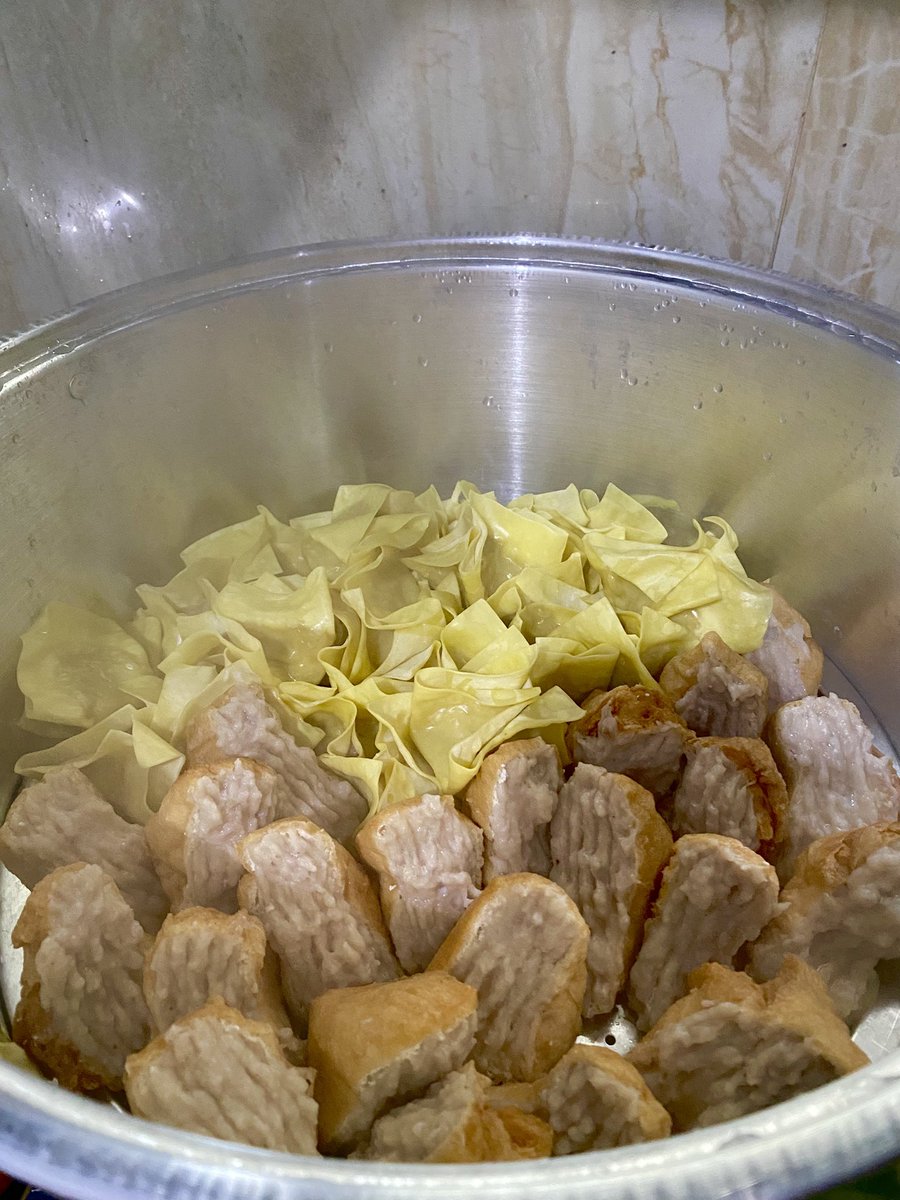 150 porsi bakso donee 
tinggal ngerendang sm ngopor besok

lebaran buka rumah makan, ayok kerumahkuu
