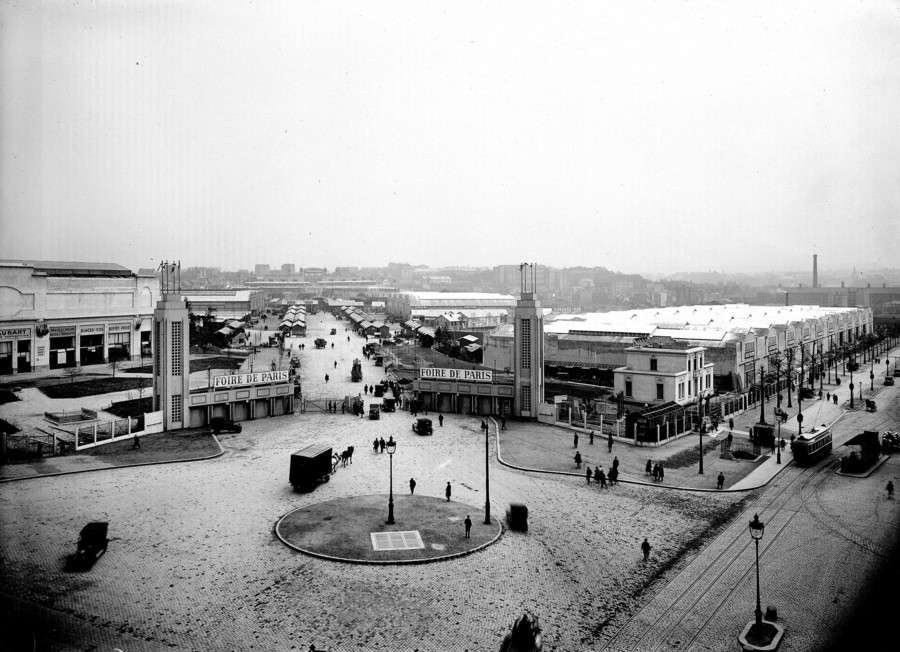 Roger-Viollet tweet media