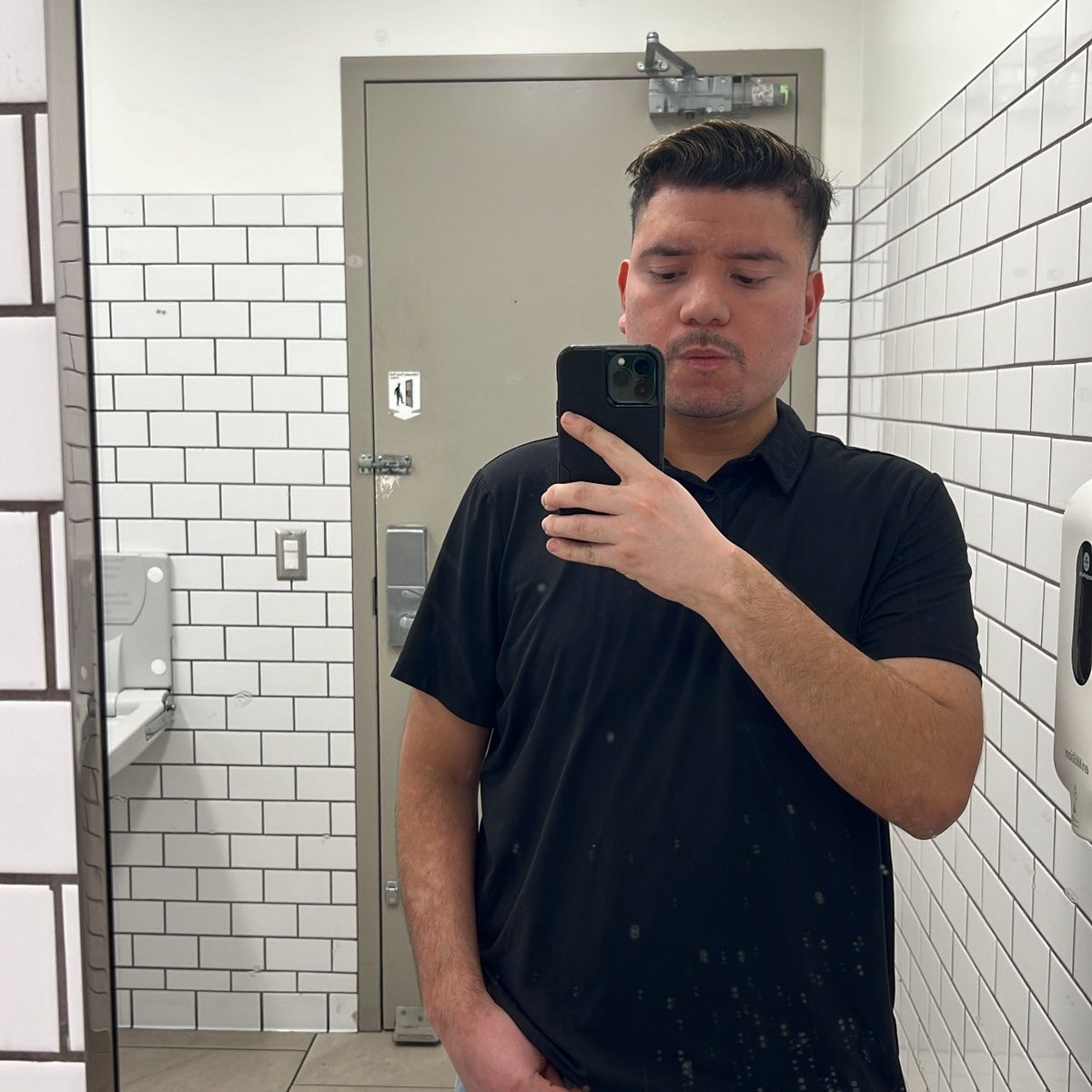 jasonsdefault's tweet image. messy hair #dont care