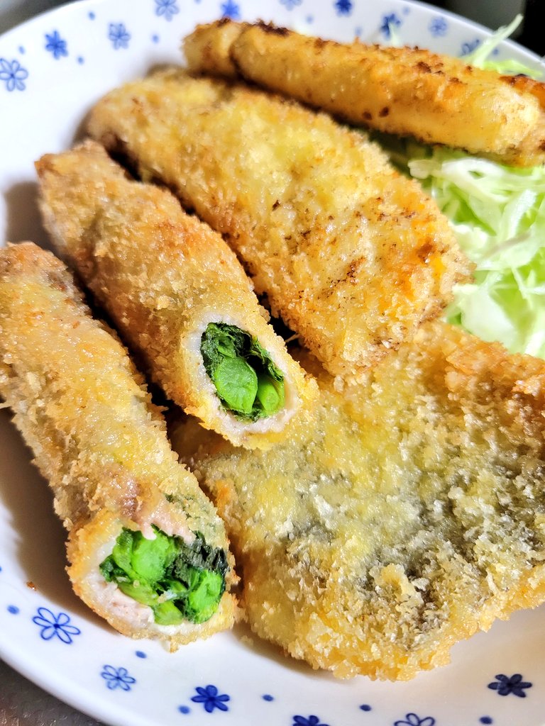 kaiware_rap's tweet photo. つづき。
菜の花の肉巻きフライとタラフライと豆腐フライ、グラタンとミネストローネ、スコーン2種、豆腐ハンバーグ https://t.co/t9JlpmgHfk