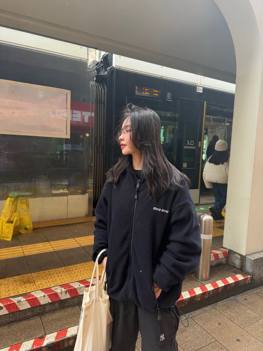 Hey sup! 🚃❄️🎿🐾

SUMMER CRUSH LK 17
#lookkaewkamollak