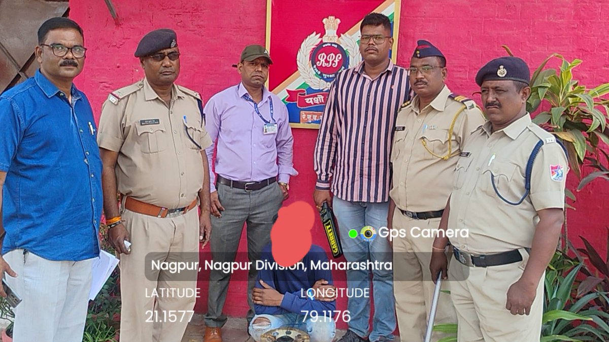 NgpRpf's tweet photo. @rpfsecrnag @RPF_INDIA  @DCARYA1967  @rpfsecrhq  @secrail  @rpfpcitr
#OperationSanraksha
#रेसुब पोस्ट ITR के स्टाफ द्वारा चेकिंग के दौरान T/No 68714 में 01 व्यक्ति को सफेद झोले में रखा गैस सिलेन्डर स्टोव के साथ गिरफ्तार कर उसके विरुद्ध रेल अधिनियम के तहत कार्यवाही की गयी। https://t.co/GbuAx6zSZk