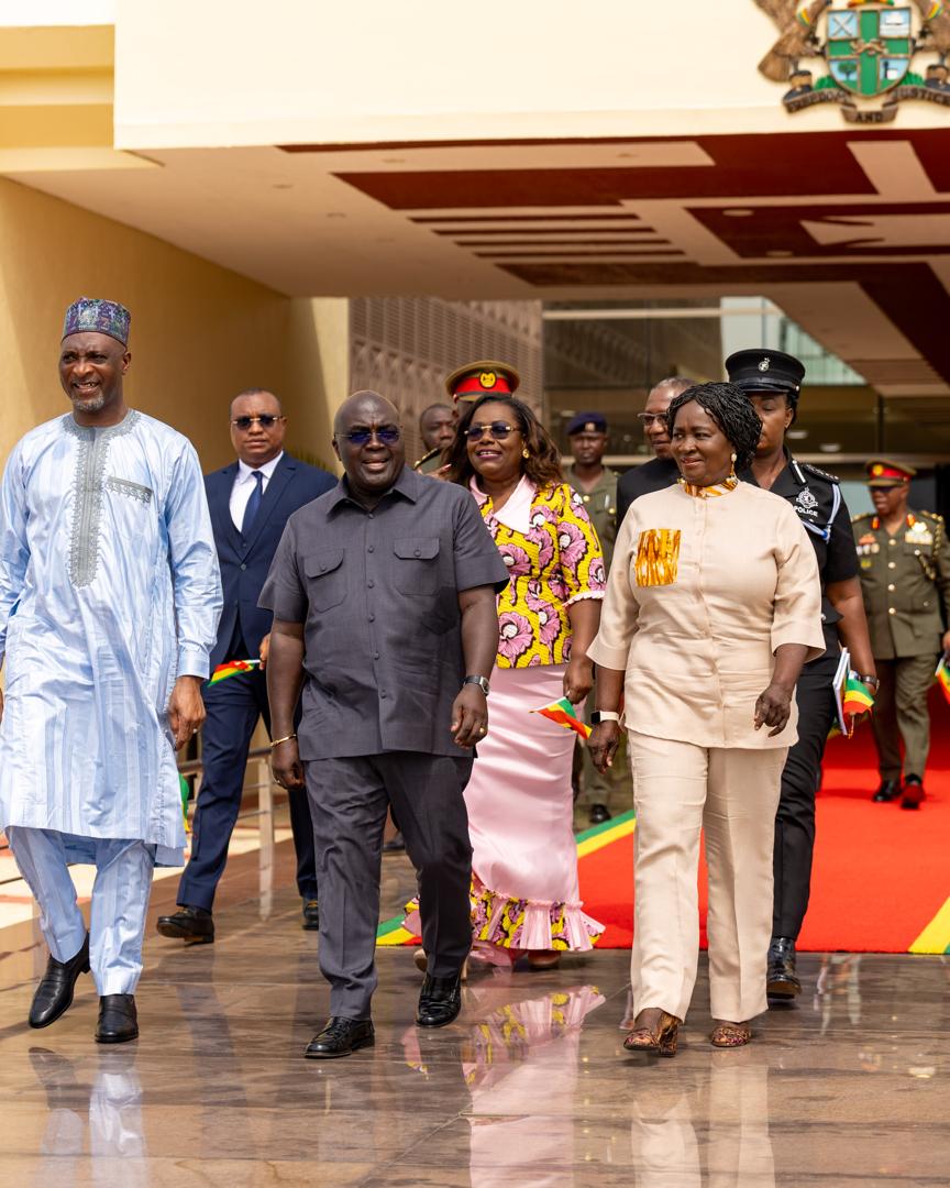 metrotvgh's tweet photo. Ghana’s Vice President, Prof. Naana Jane Opoku-Agyemang presides  over the 47th Change of Guards ceremony at the Jubilee House, where the Ghana Navy formally handed over security duties to the Ghana Millitary at the Presidency.

#MetroNews #metrotvonline https://t.co/JPfp2E8kqq