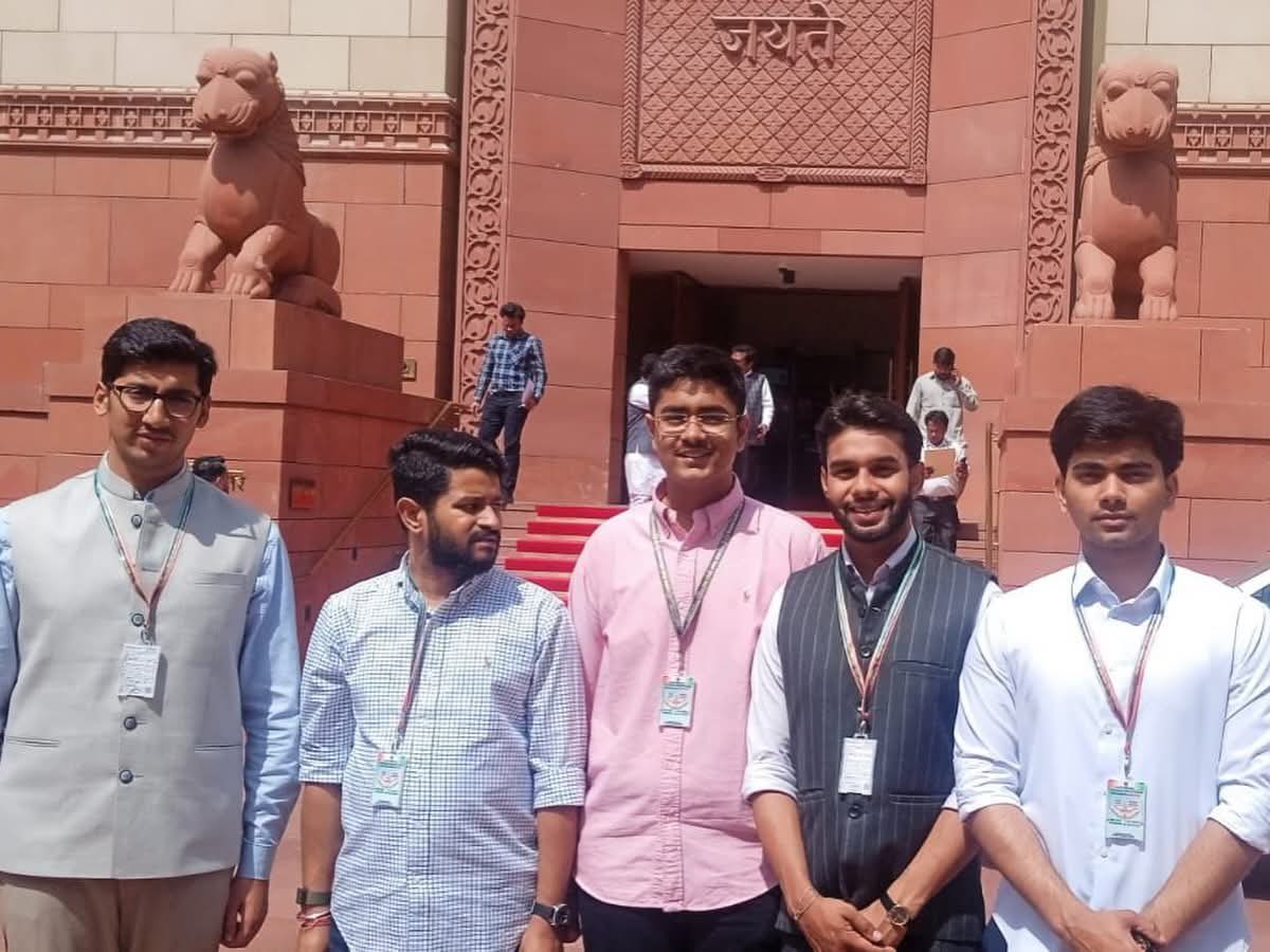 HaryanaAbvp's tweet photo. IndGenius Haryana Prant organised a Sansad Exposure Visit during the ongoing Parliament session for 70 Gen-Z students from elite campuses — Ashoka University and O.P. Jindal Global University.
#INDGenius #HaryanaAbvp https://t.co/4ZOQRWFefz