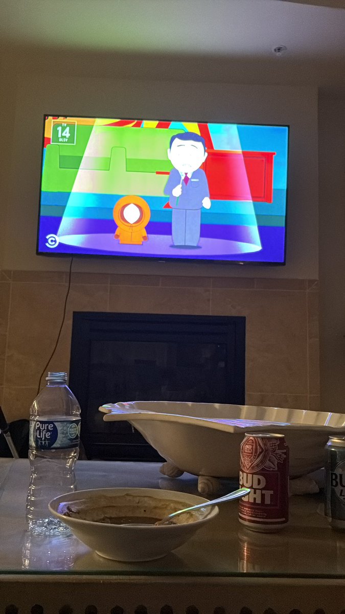 MDellyVapes's tweet photo. Just got home from Flora Bama, sitting on couch eating gumbo and watching South Park. Think this is peak life https://t.co/5SCen4X04g